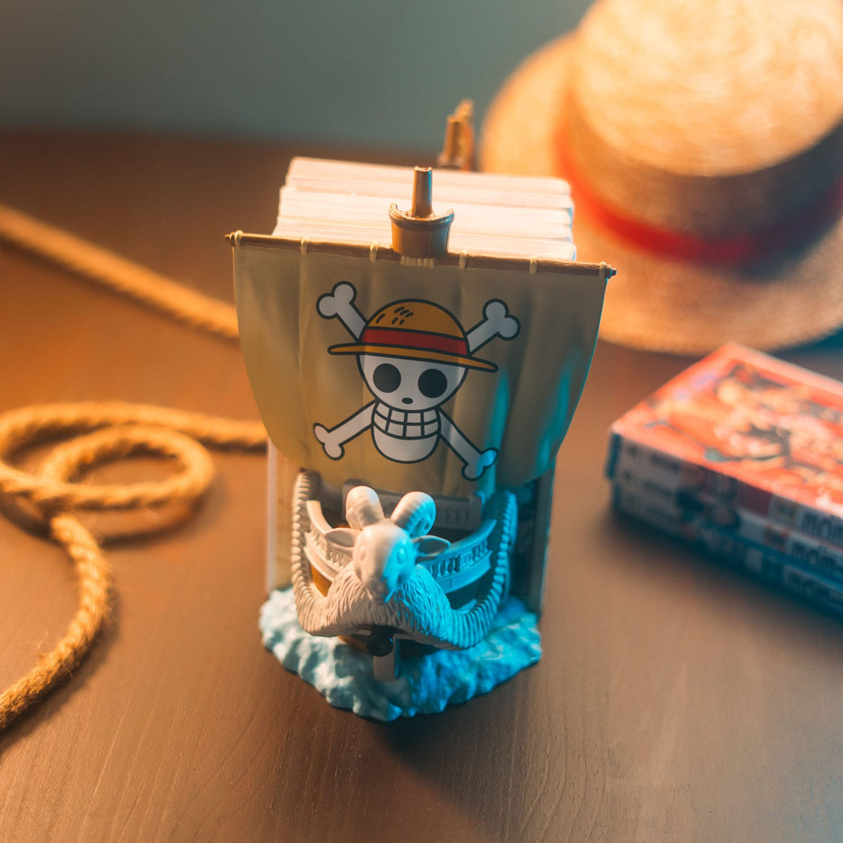 Flying Lamb | One Piece | Buchstützen